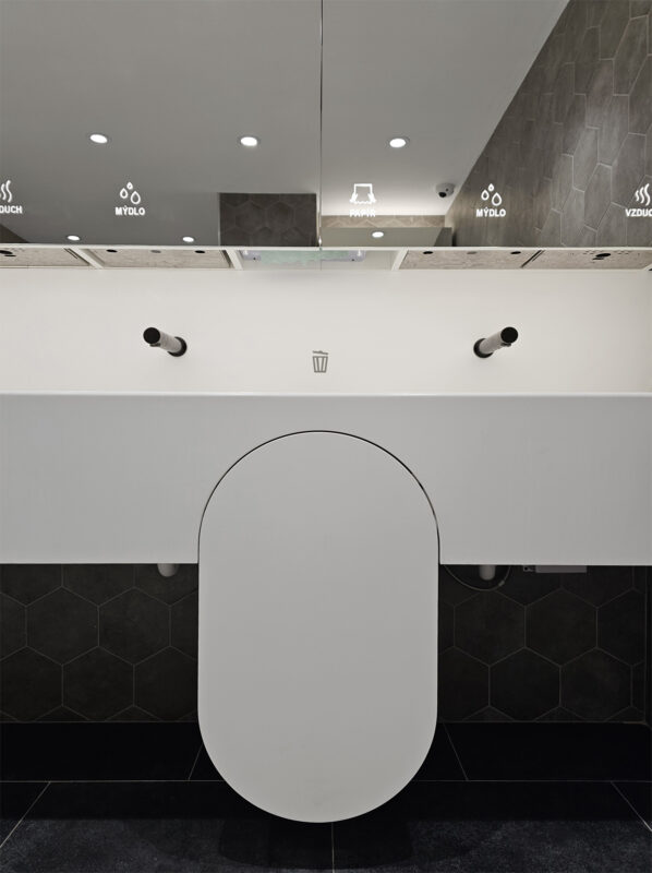 oc forum Liberec, wc, toalety, josef trakal